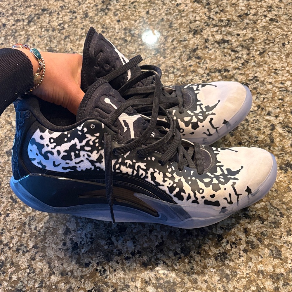 Air Jordan 3 basketball shoes with special edition black and white splatter